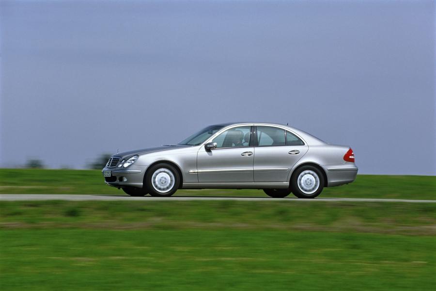  Mercedes-Benz E-Class 2002 года  (фото 43 из 448)